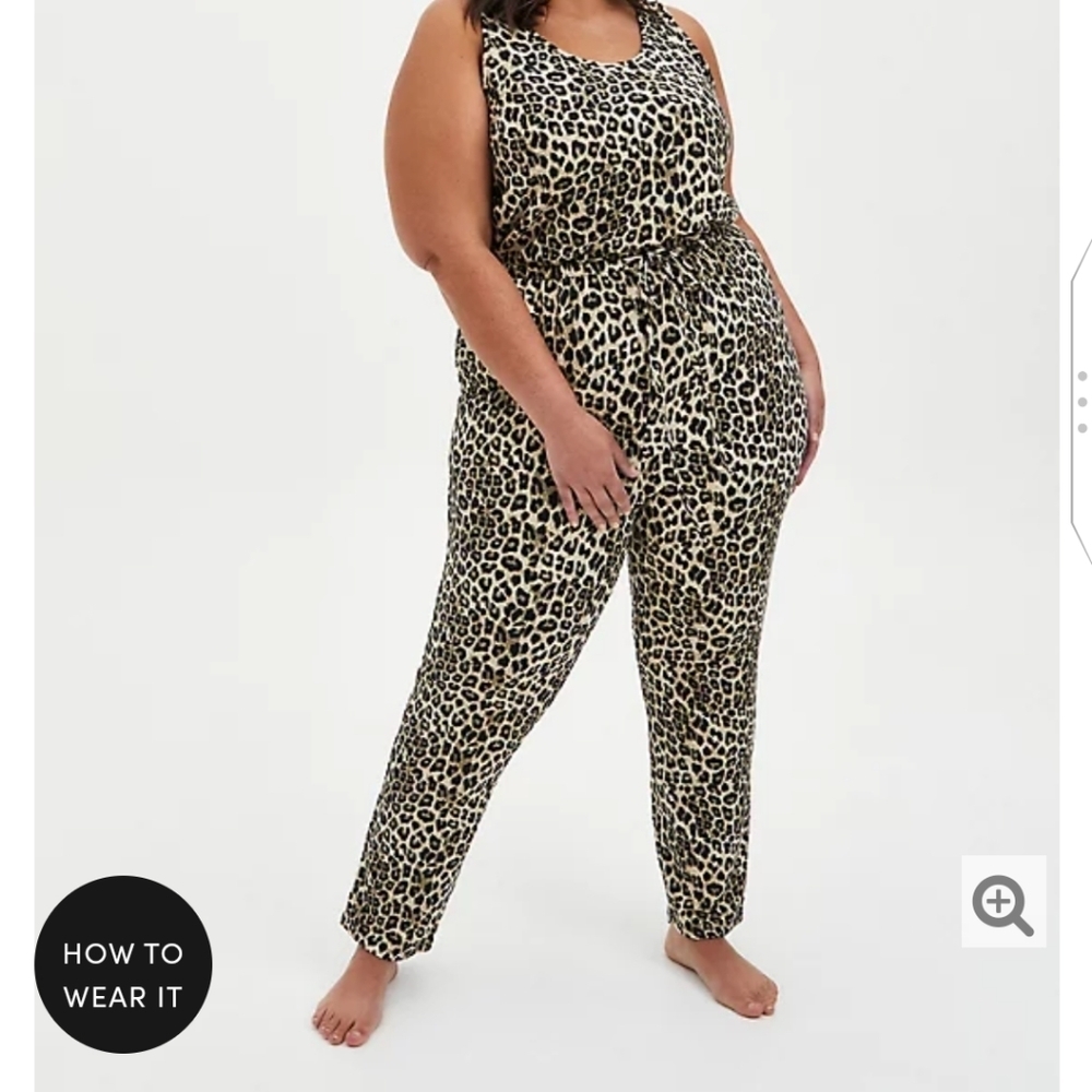 ⬇️PRICE DROP 🆕 3X LEOPARD SLEEP JUMPSUIT *SALE PRICE*